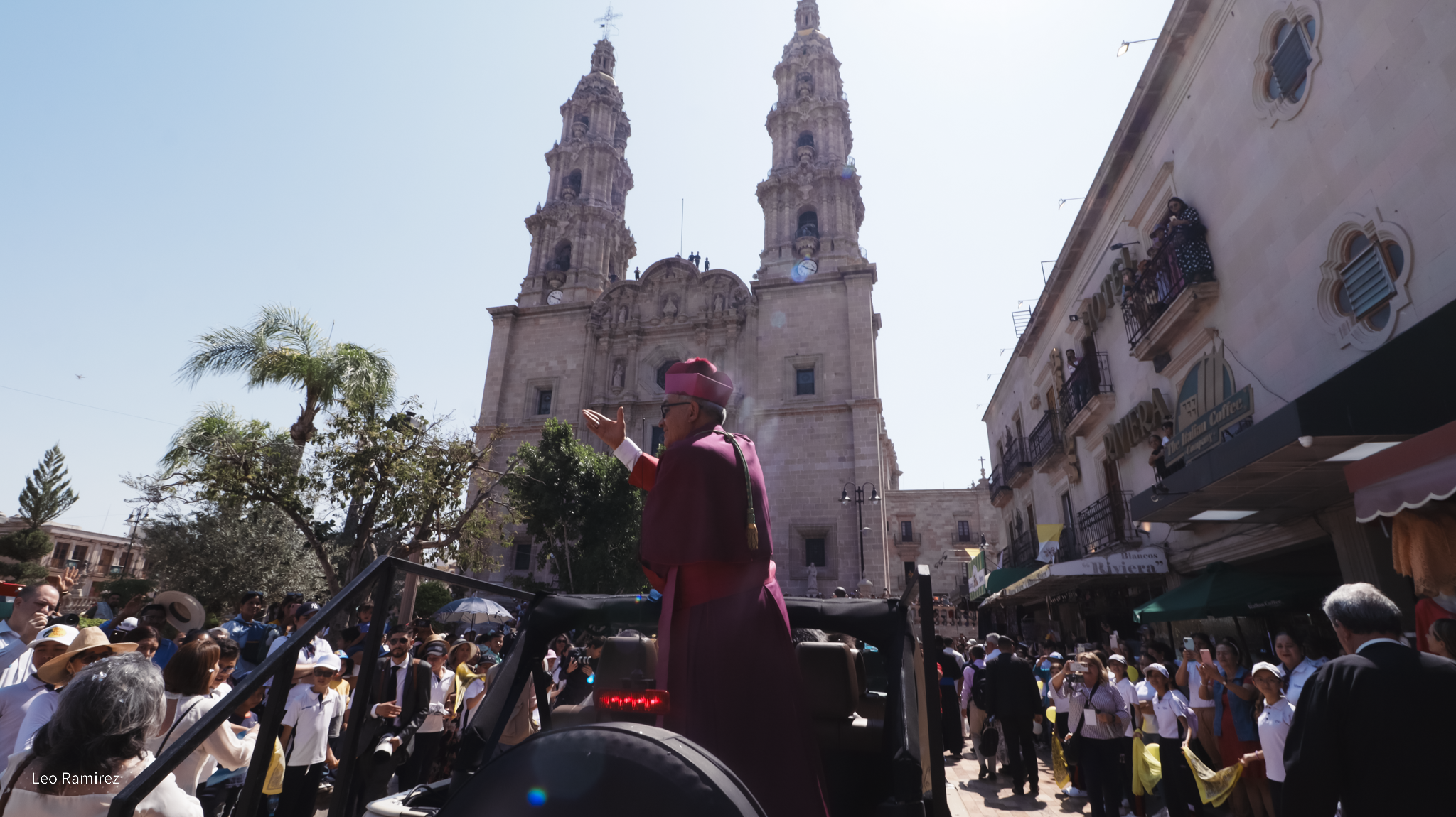 La llegada de Mons. José Leopoldo a San Juan de los Lagos - Leo Ramírez